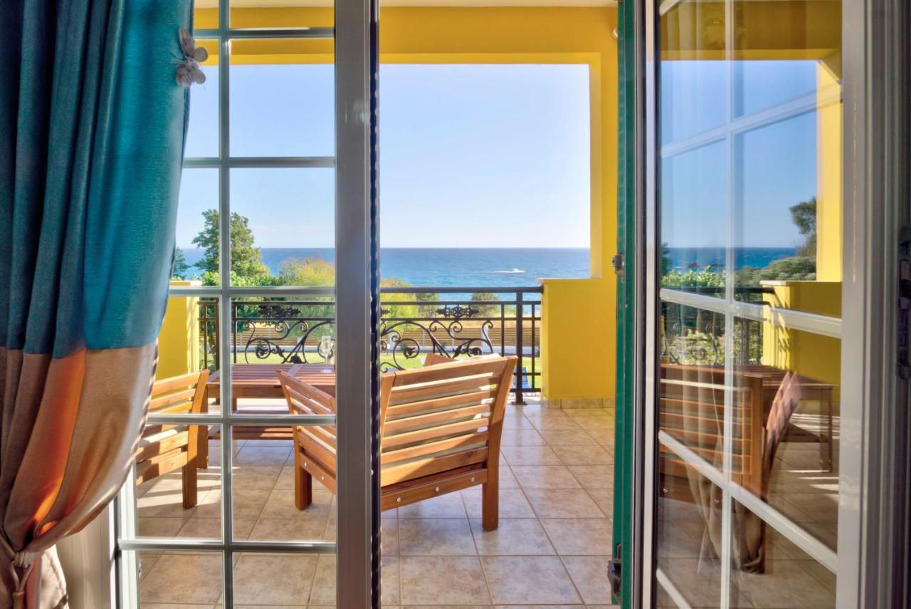 Skidi Beach House Ágios Matthaíos Exterior foto